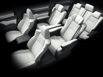 Pierwszy minivan Lexusa